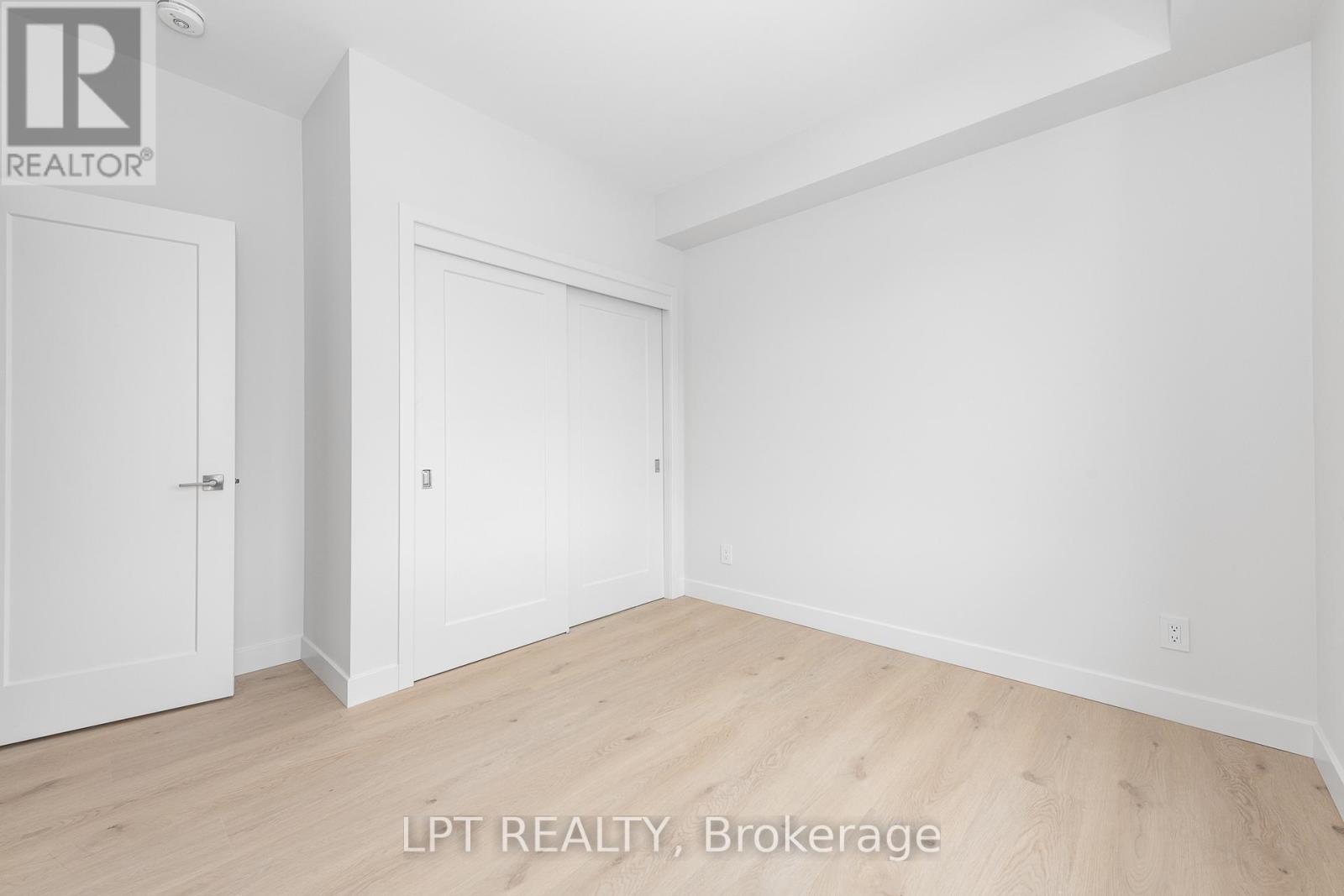 2 - 250 Shakespeare Street, Ottawa, Ontario  K1L 5M6 - Photo 4 - X12877256