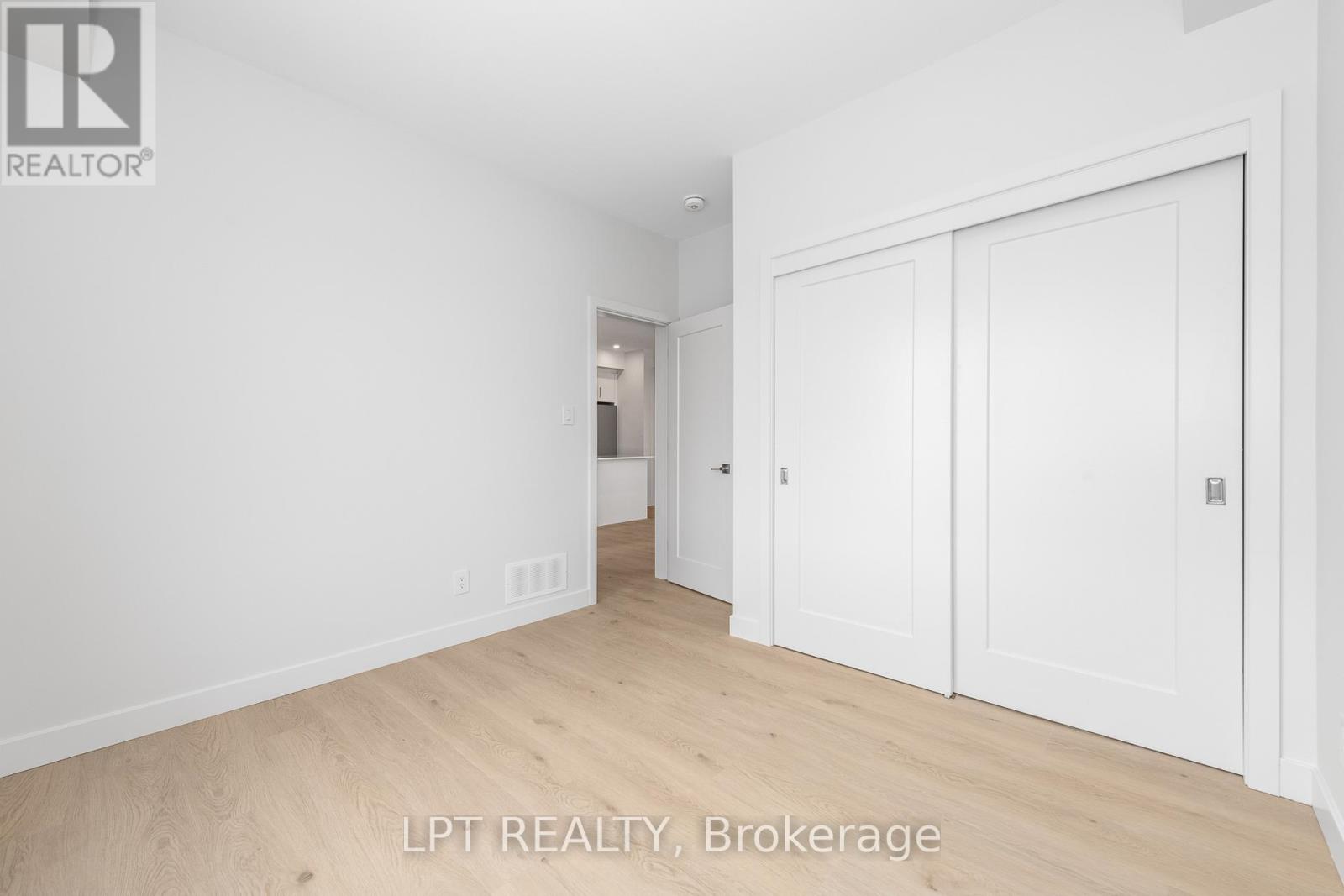 2 - 250 Shakespeare Street, Ottawa, Ontario  K1L 5M6 - Photo 5 - X12877256
