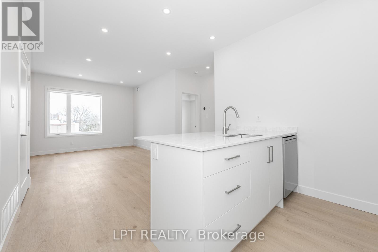 2 - 250 Shakespeare Street, Ottawa, Ontario  K1L 5M6 - Photo 9 - X12877256