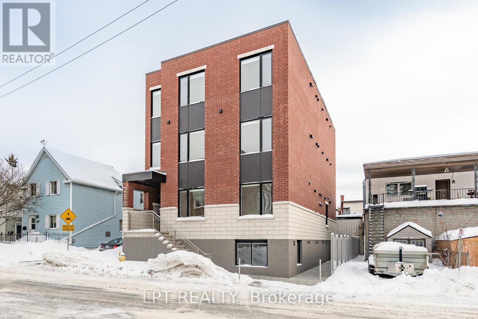 4 - 250 Shakespeare Street, Ottawa, Ontario  K1L 5M6 - Photo 2 - X12877264