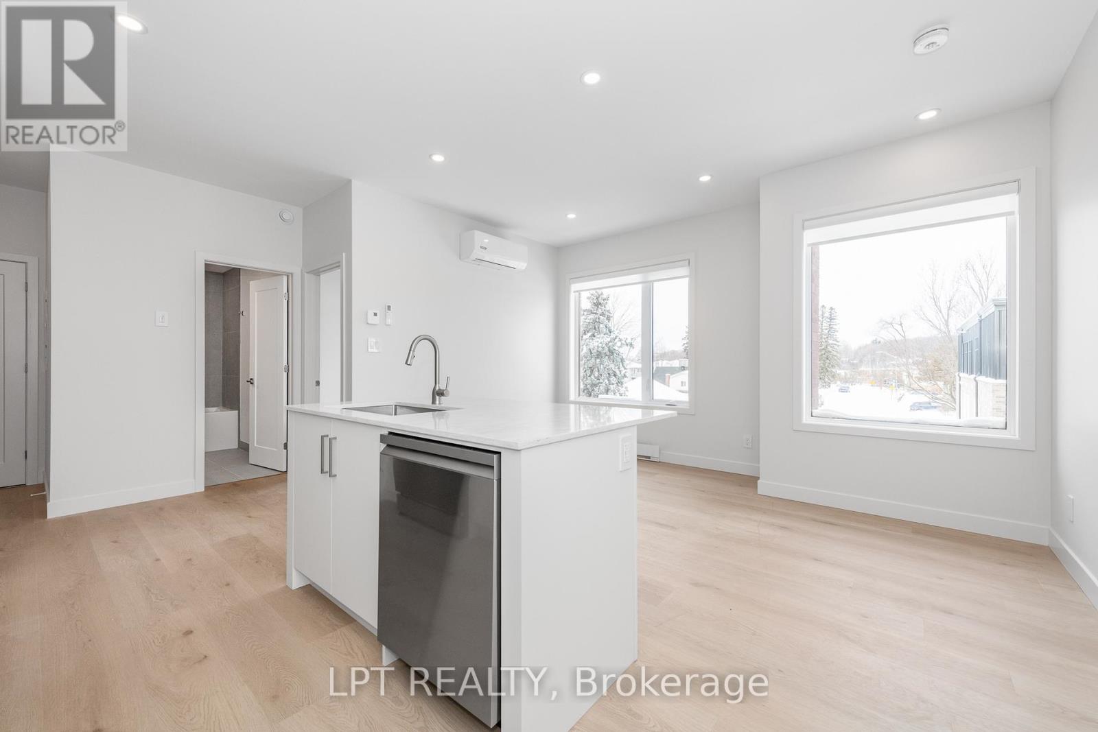 3 - 250 Shakespeare Street, Ottawa, Ontario  K1L 5M6 - Photo 4 - X12877266