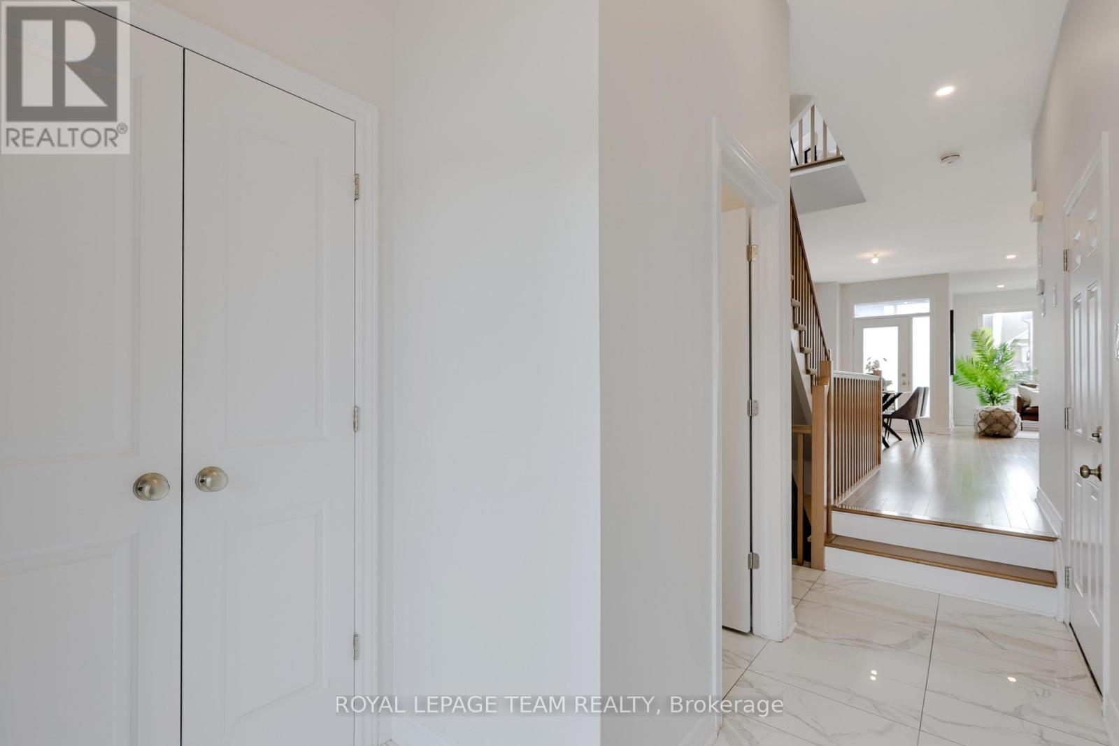 840 Clapham Terrace, Ottawa, Ontario  K2S 2N8 - Photo 4 - X12877342