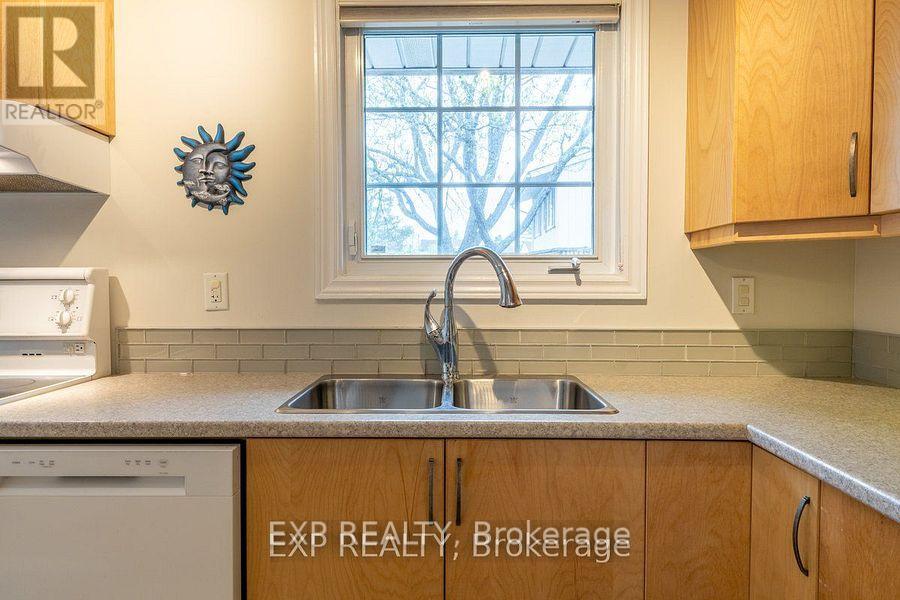 422 Kintyre Private, Ottawa, Ontario  K2C 3M7 - Photo 10 - X12877356