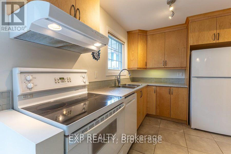 422 Kintyre Private, Ottawa, Ontario  K2C 3M7 - Photo 11 - X12877356