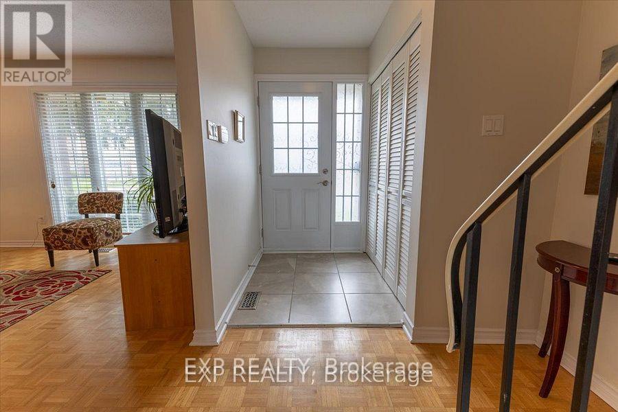 422 Kintyre Private, Ottawa, Ontario  K2C 3M7 - Photo 3 - X12877356