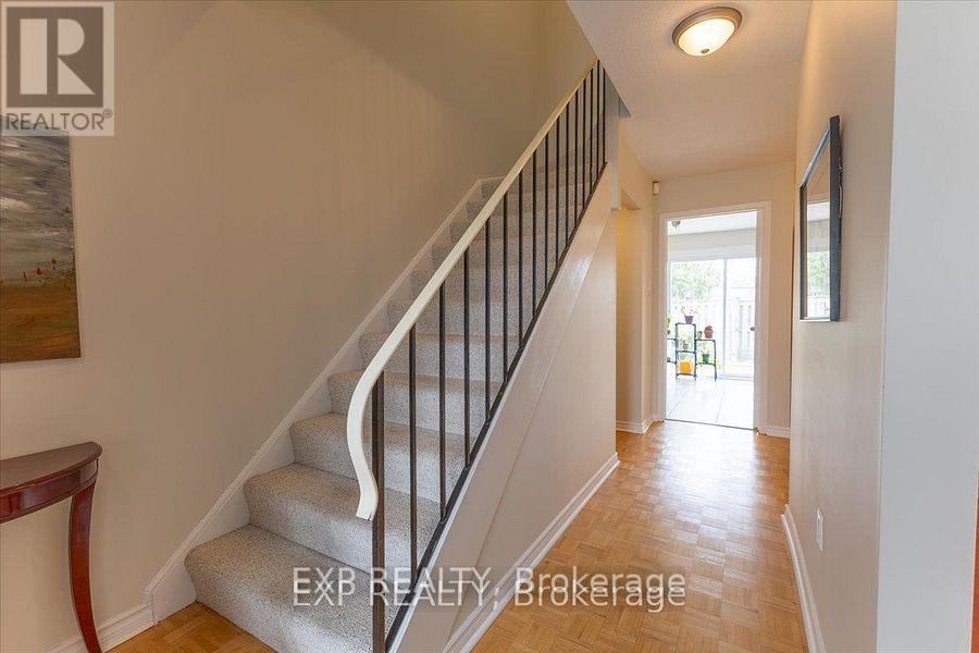 422 Kintyre Private, Ottawa, Ontario  K2C 3M7 - Photo 4 - X12877356