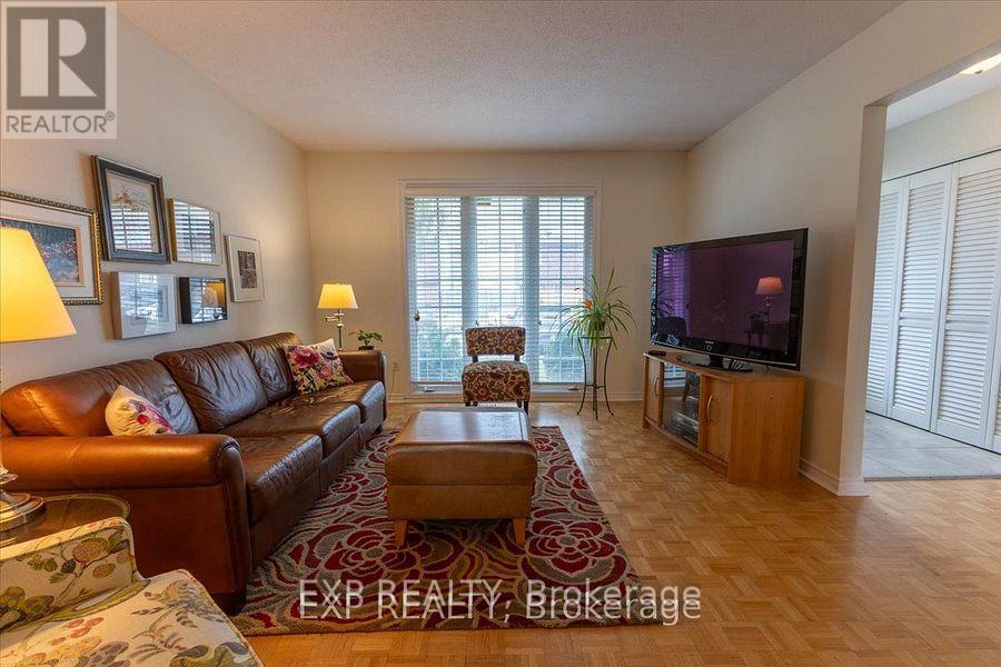 422 Kintyre Private, Ottawa, Ontario  K2C 3M7 - Photo 6 - X12877356