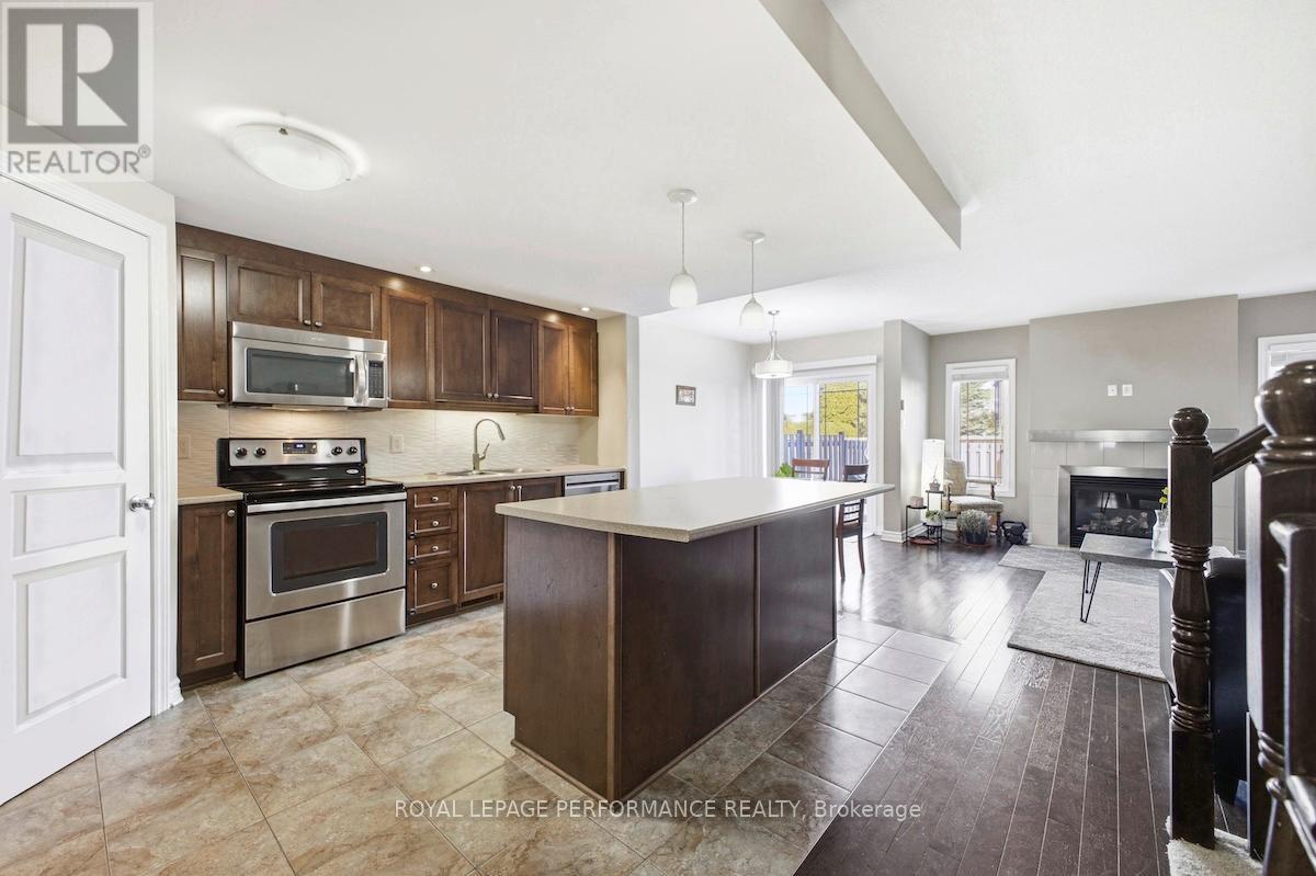 511 Voie Du Pin Rouge Way, Ottawa, Ontario  K1W 0C4 - Photo 3 - X12877364