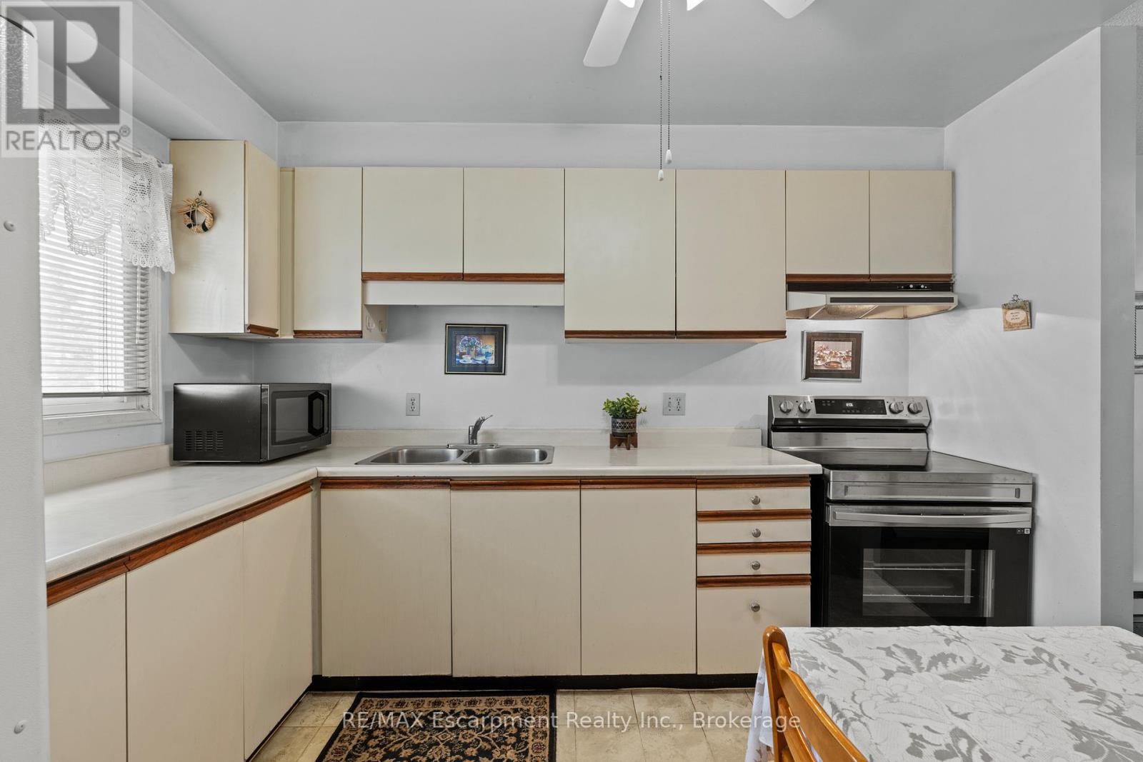 26 - 38 Elma Street, St. Catharines (Lakeport), Ontario  L2N 6Z3 - Photo 5 - X12877378