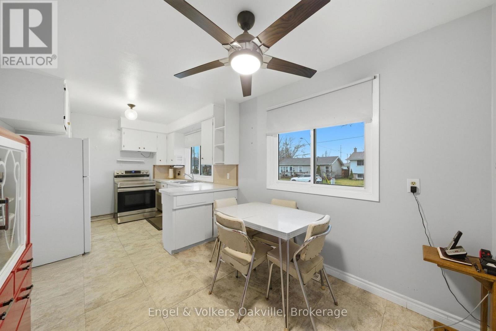 56 Bloomfield Avenue, St. Catharines (Secord Woods), Ontario  L2P 1X3 - Photo 10 - X12877390