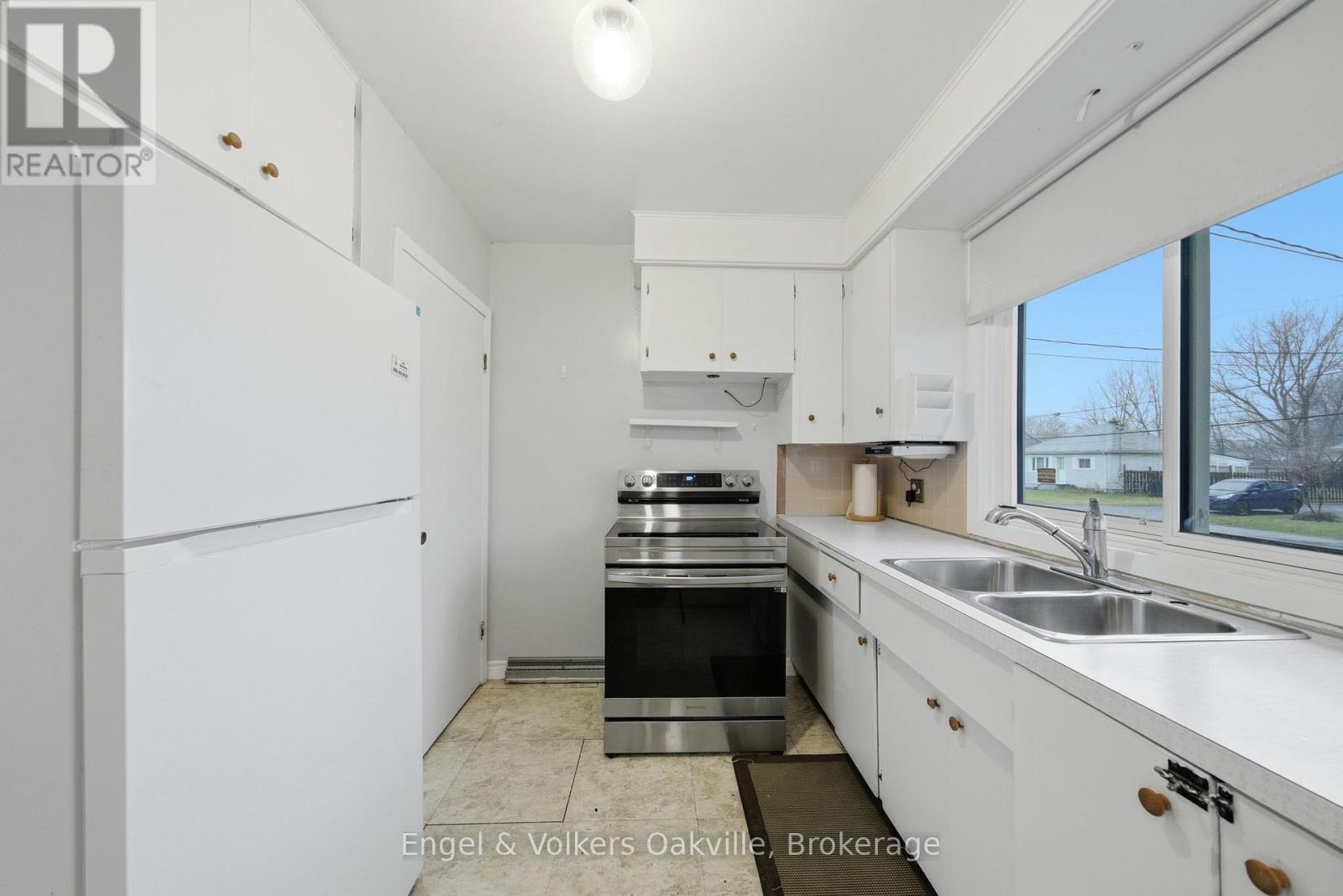 56 Bloomfield Avenue, St. Catharines (Secord Woods), Ontario  L2P 1X3 - Photo 13 - X12877390