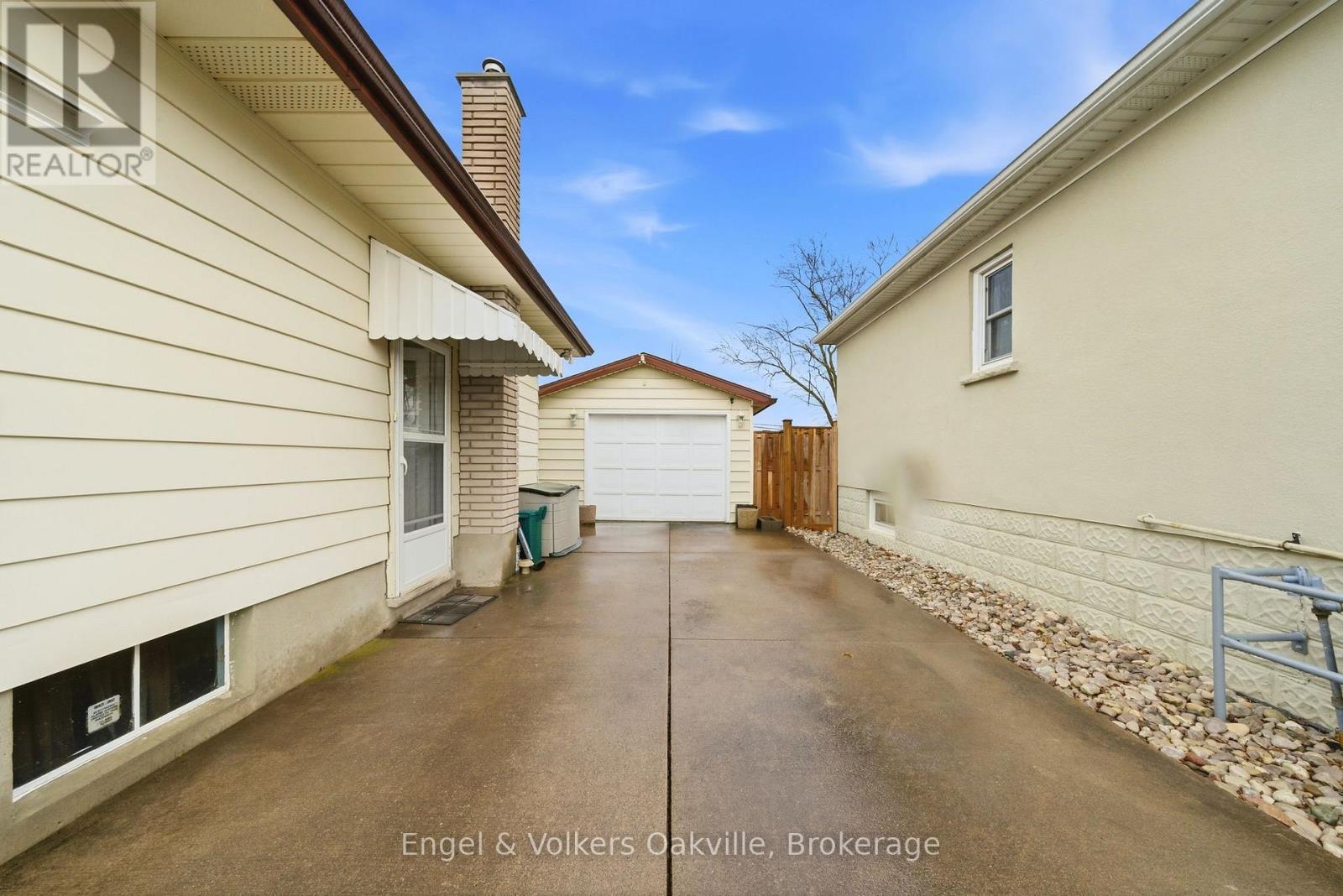 56 Bloomfield Avenue, St. Catharines (Secord Woods), Ontario  L2P 1X3 - Photo 3 - X12877390