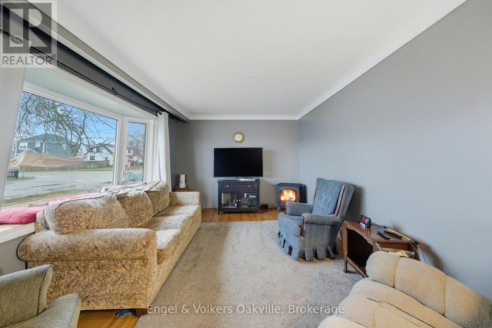 56 Bloomfield Avenue, St. Catharines (Secord Woods), Ontario  L2P 1X3 - Photo 5 - X12877390