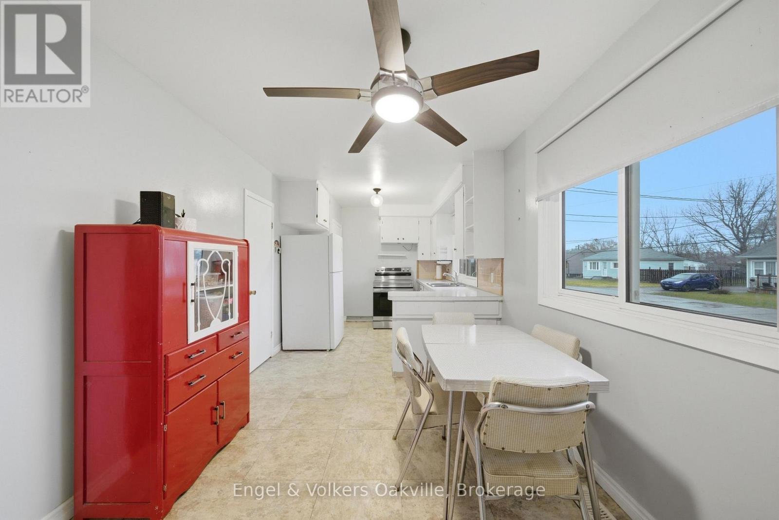 56 Bloomfield Avenue, St. Catharines (Secord Woods), Ontario  L2P 1X3 - Photo 8 - X12877390