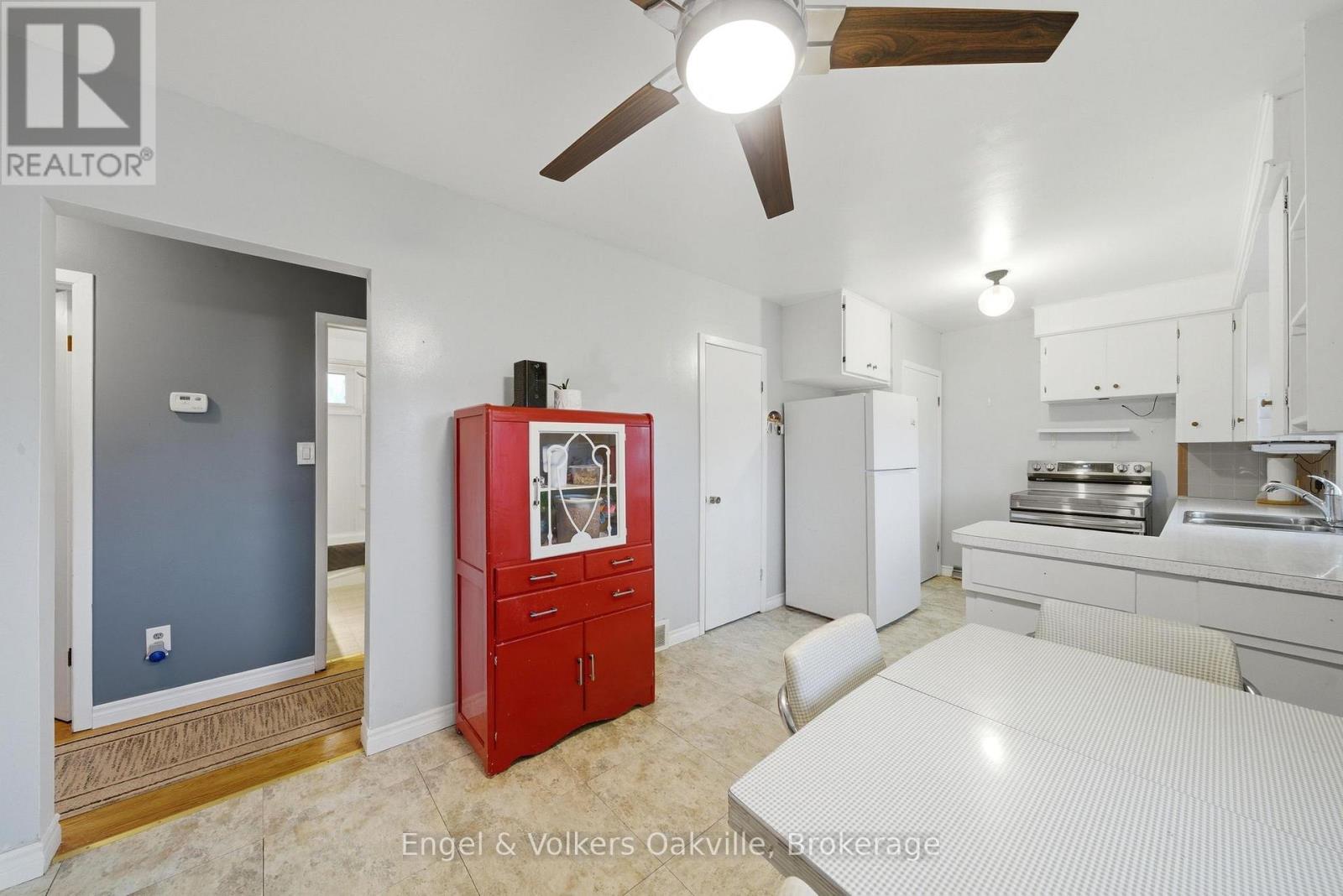 56 Bloomfield Avenue, St. Catharines (Secord Woods), Ontario  L2P 1X3 - Photo 9 - X12877390