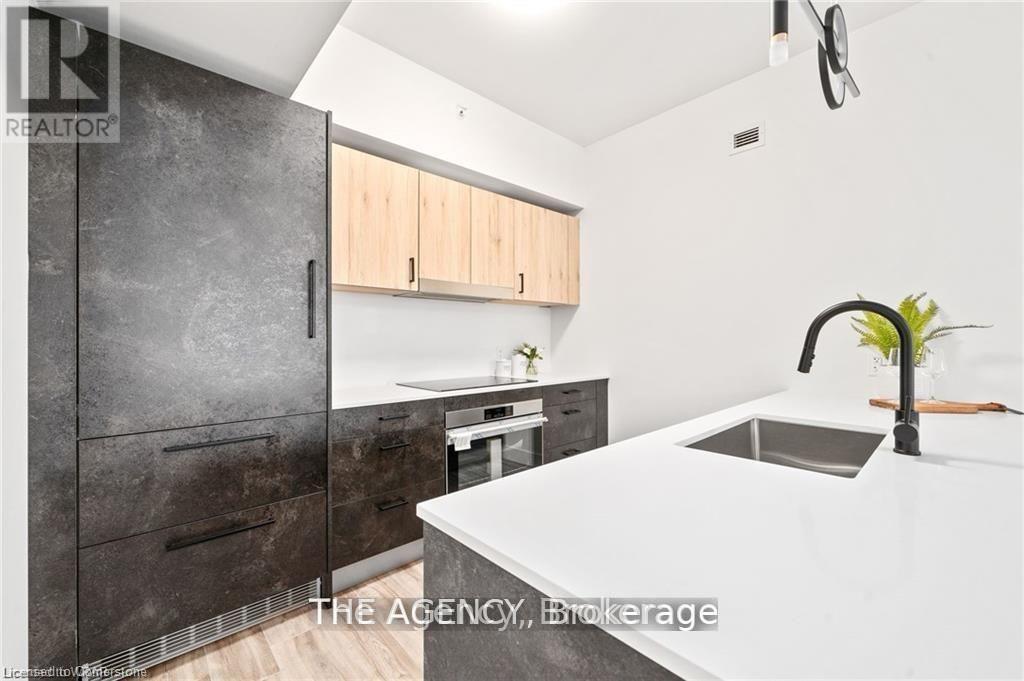 506 - 2 Dundas Street, Belleville (Belleville Ward), Ontario  K8P 1A1 - Photo 5 - X12877470