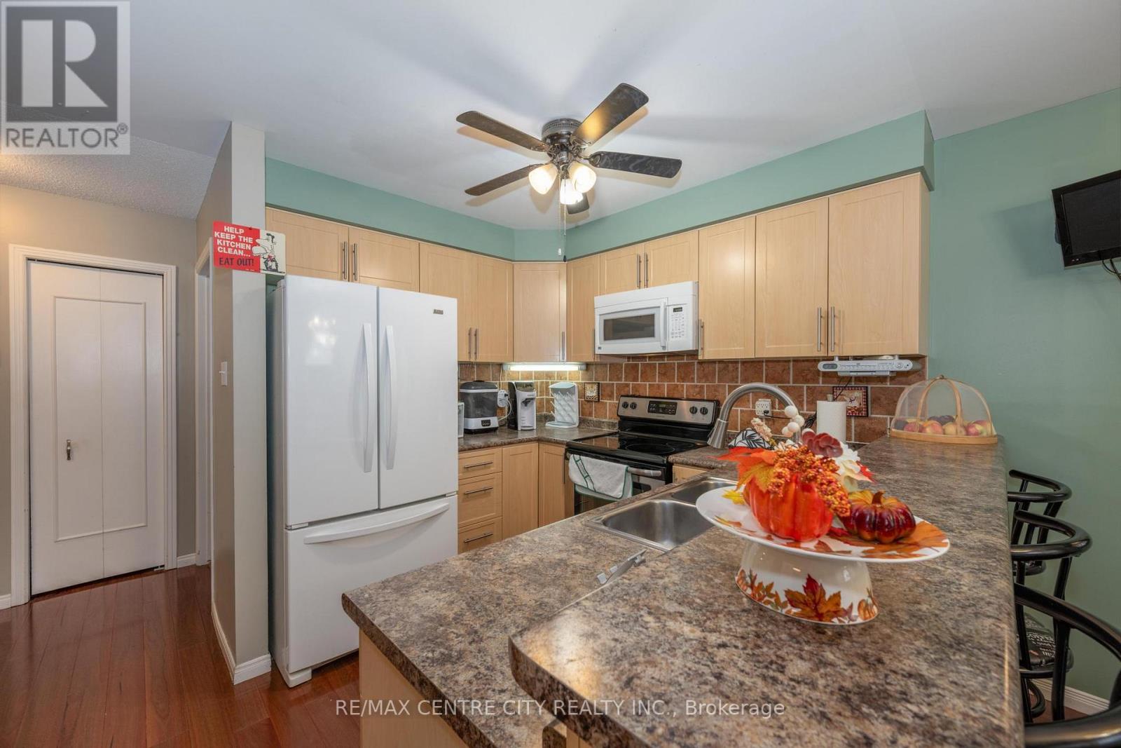 168 Clara Crescent, London South, Ontario  N6E 3G8 - Photo 6 - X12527614