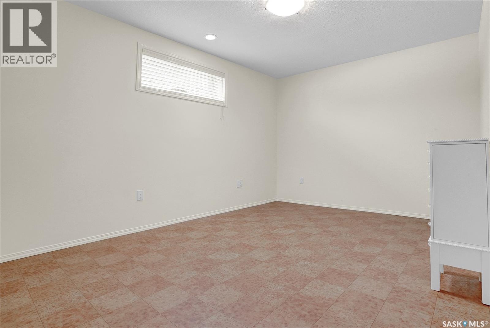 9275 Wascana Mews, Regina, Saskatchewan  S4V 2W4 - Photo 38 - SK030235