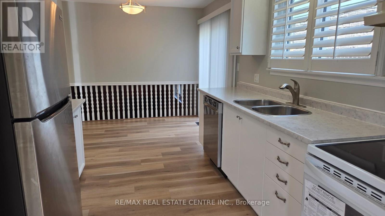 3413 Rockwood Drive, Burlington (Roseland), Ontario  L7N 3H6 - Photo 3 - W12742922