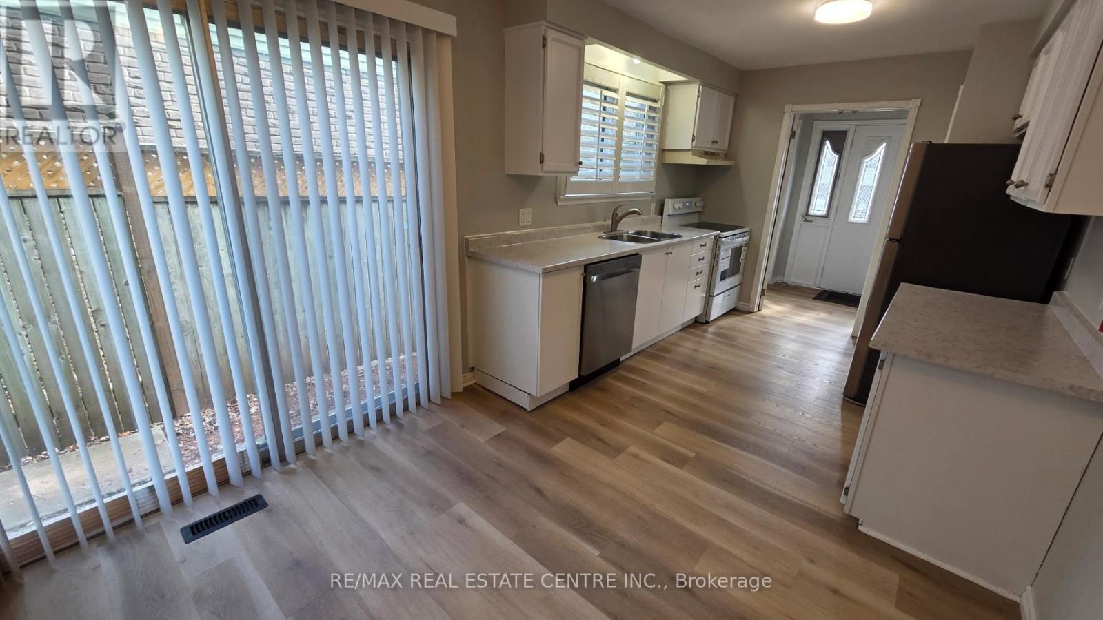 3413 Rockwood Drive, Burlington (Roseland), Ontario  L7N 3H6 - Photo 4 - W12742922