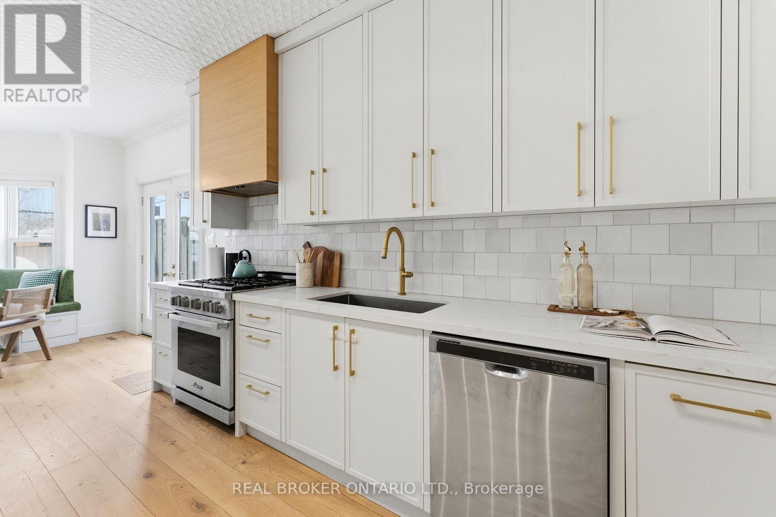 360 Wellesley Street E, Toronto, Ontario  M4X 1H4 - Photo 12 - C12877412