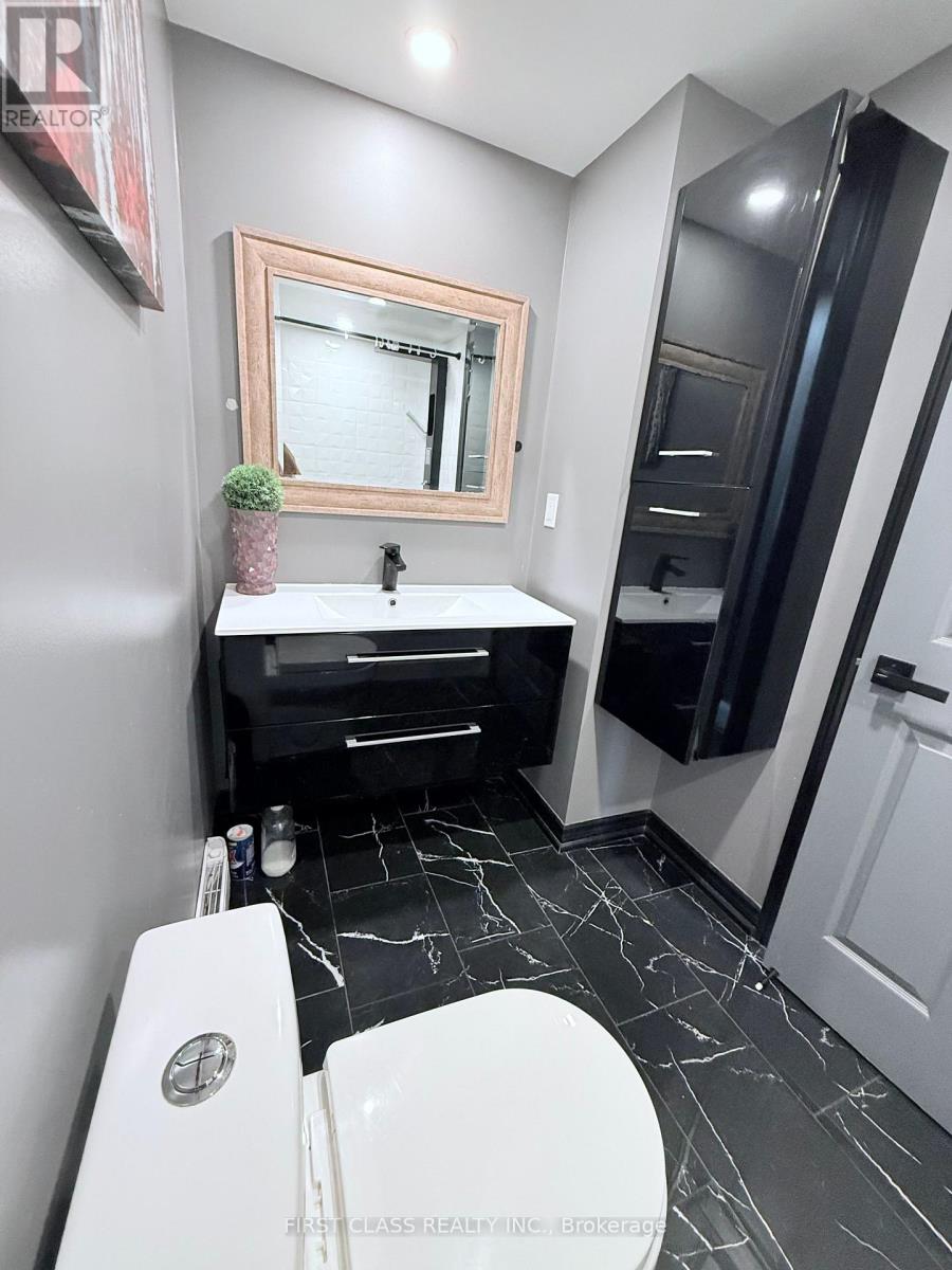 A 3bedroom Unit - 2135 Dufferin Street, Toronto, Ontario  M6E 3R3 - Photo 12 - C12877488