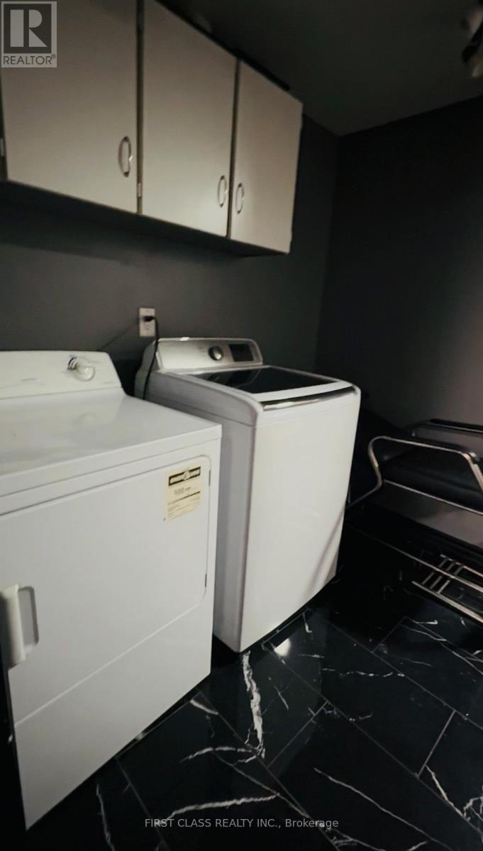 A 3bedroom Unit - 2135 Dufferin Street, Toronto, Ontario  M6E 3R3 - Photo 14 - C12877488