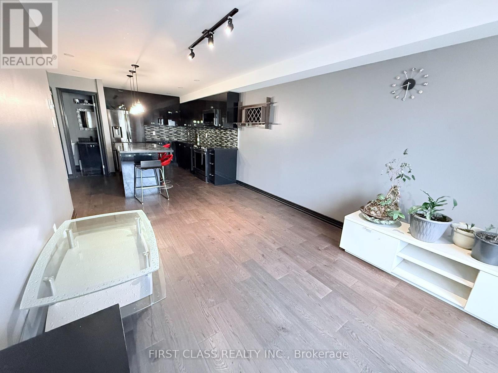 A 3bedroom Unit - 2135 Dufferin Street, Toronto, Ontario  M6E 3R3 - Photo 2 - C12877488