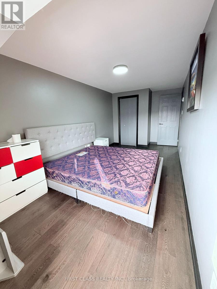 A 3bedroom Unit - 2135 Dufferin Street, Toronto, Ontario  M6E 3R3 - Photo 7 - C12877488