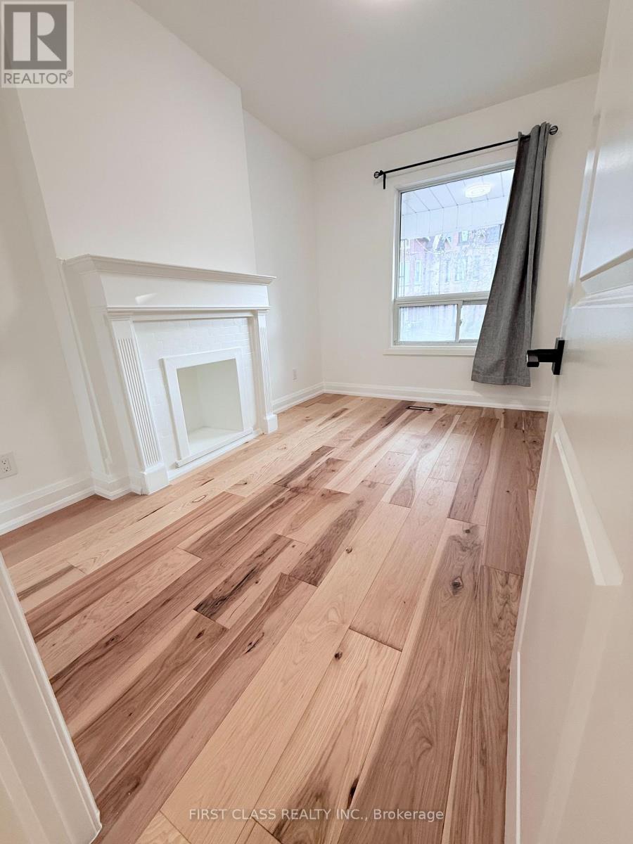 144 Denison Avenue, Toronto, Ontario  M5T 2N3 - Photo 3 - C12877492