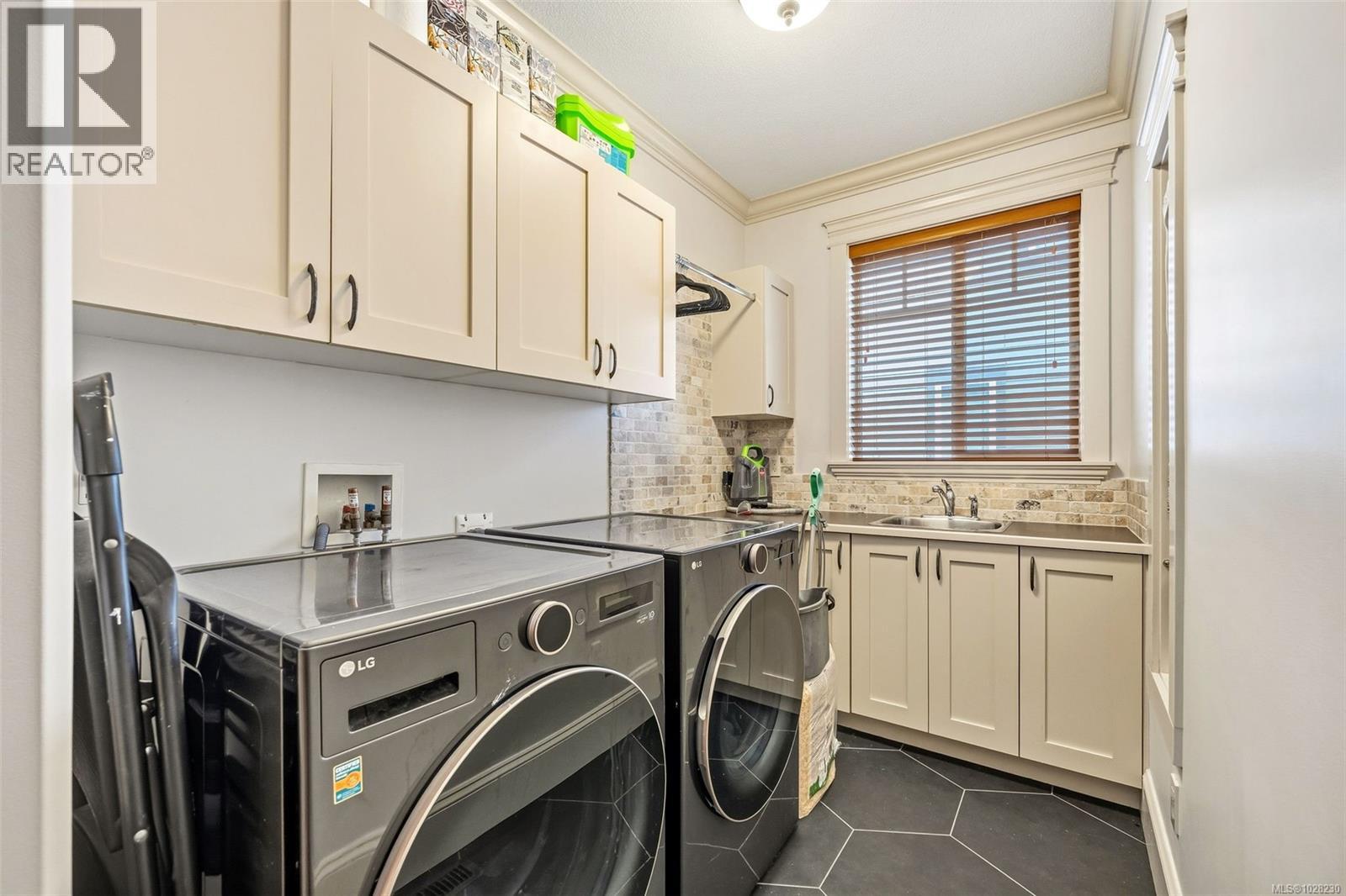 3676 Monterey Dr, Nanaimo, British Columbia  V9T 6R9 - Photo 8 - 1028230