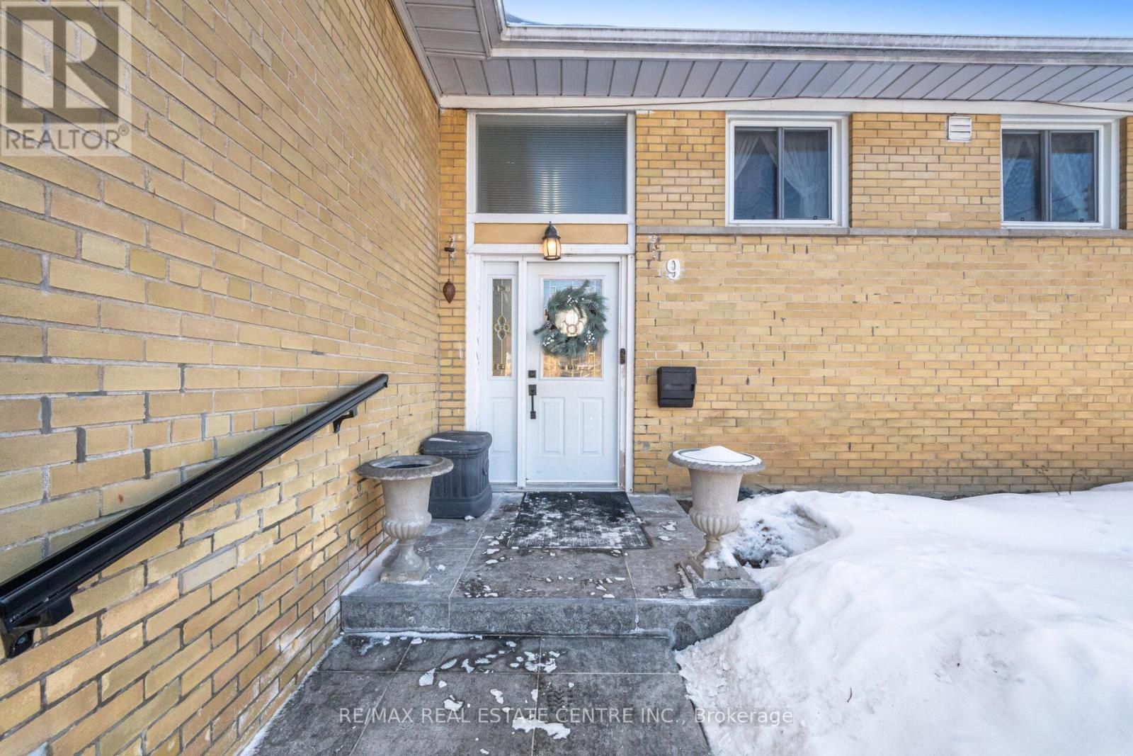 9 Benleigh Drive, Toronto, Ontario  M1H 1J1 - Photo 3 - E12877418