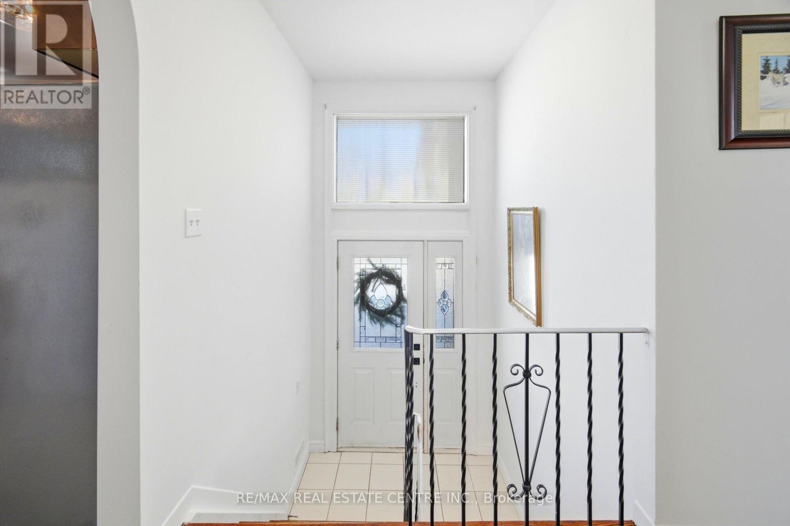 9 Benleigh Drive, Toronto, Ontario  M1H 1J1 - Photo 4 - E12877418