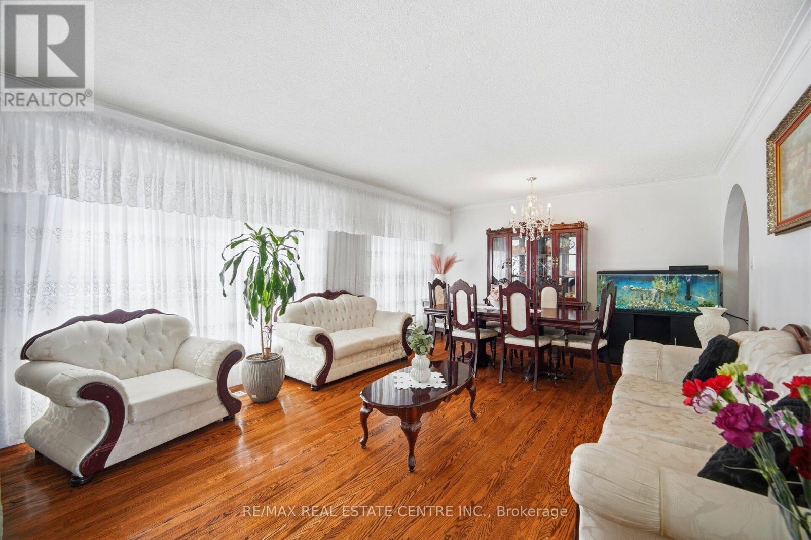 9 Benleigh Drive, Toronto, Ontario  M1H 1J1 - Photo 5 - E12877418