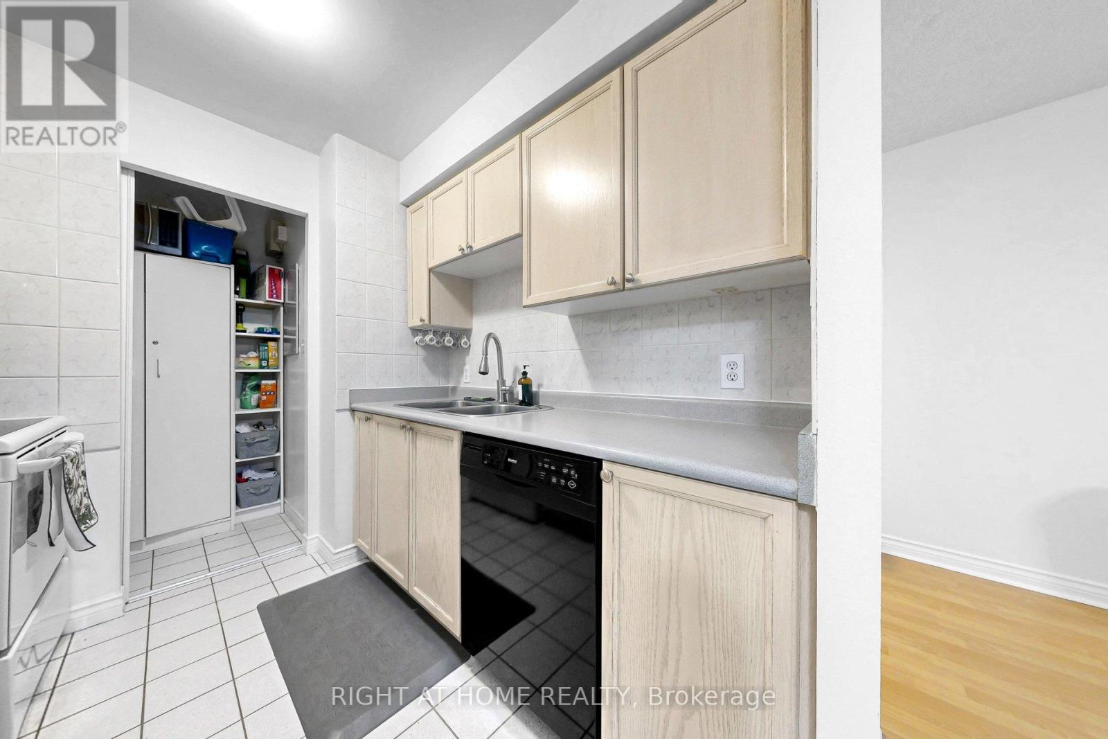 216 - 2100 John Street, Markham, Ontario  L3T 7S6 - Photo 10 - N12877270