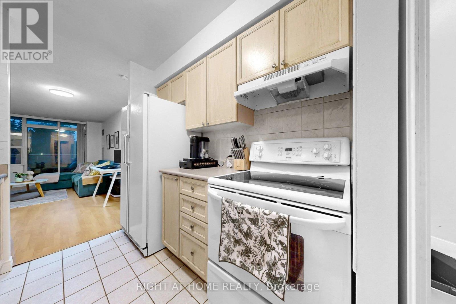 216 - 2100 John Street, Markham, Ontario  L3T 7S6 - Photo 9 - N12877270