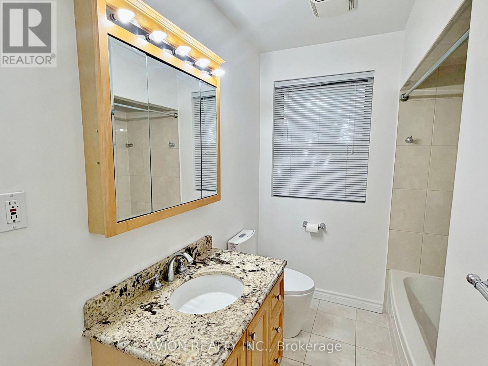 50 Tormore Drive, Richmond Hill, Ontario  L4C 3N4 - Photo 11 - N12877278