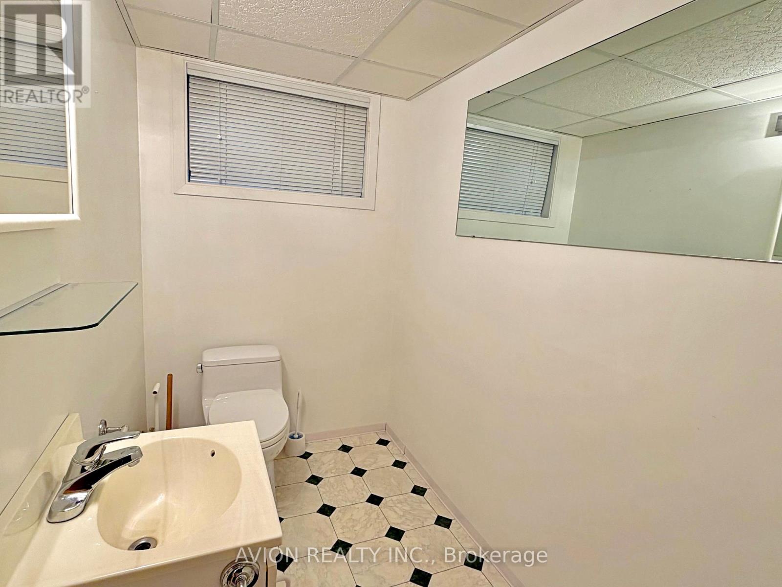 50 Tormore Drive, Richmond Hill, Ontario  L4C 3N4 - Photo 20 - N12877278