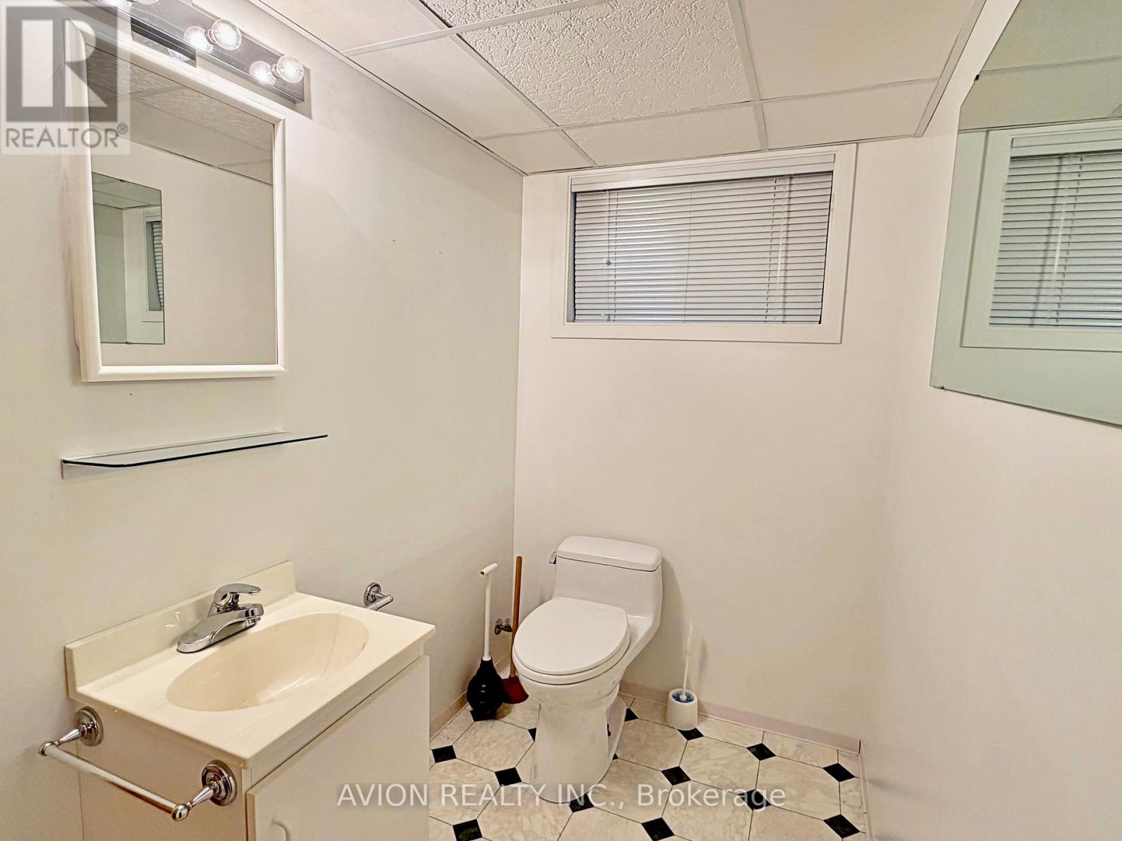 50 Tormore Drive, Richmond Hill, Ontario  L4C 3N4 - Photo 21 - N12877278