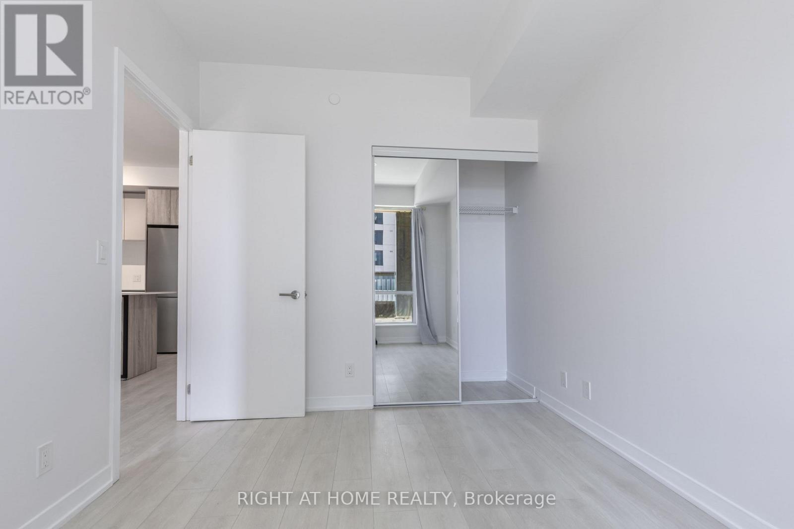 320 - 7950 Bathurst Street, Vaughan, Ontario  L4J 0B8 - Photo 3 - N12877330