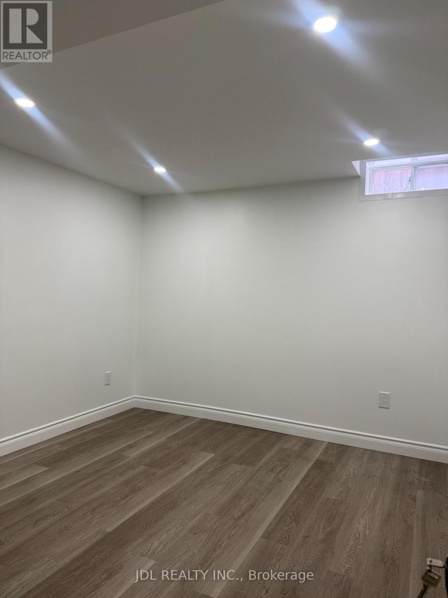 104 Bernard Avenue, Richmond Hill, Ontario  L4C 9Z5 - Photo 10 - N12877354