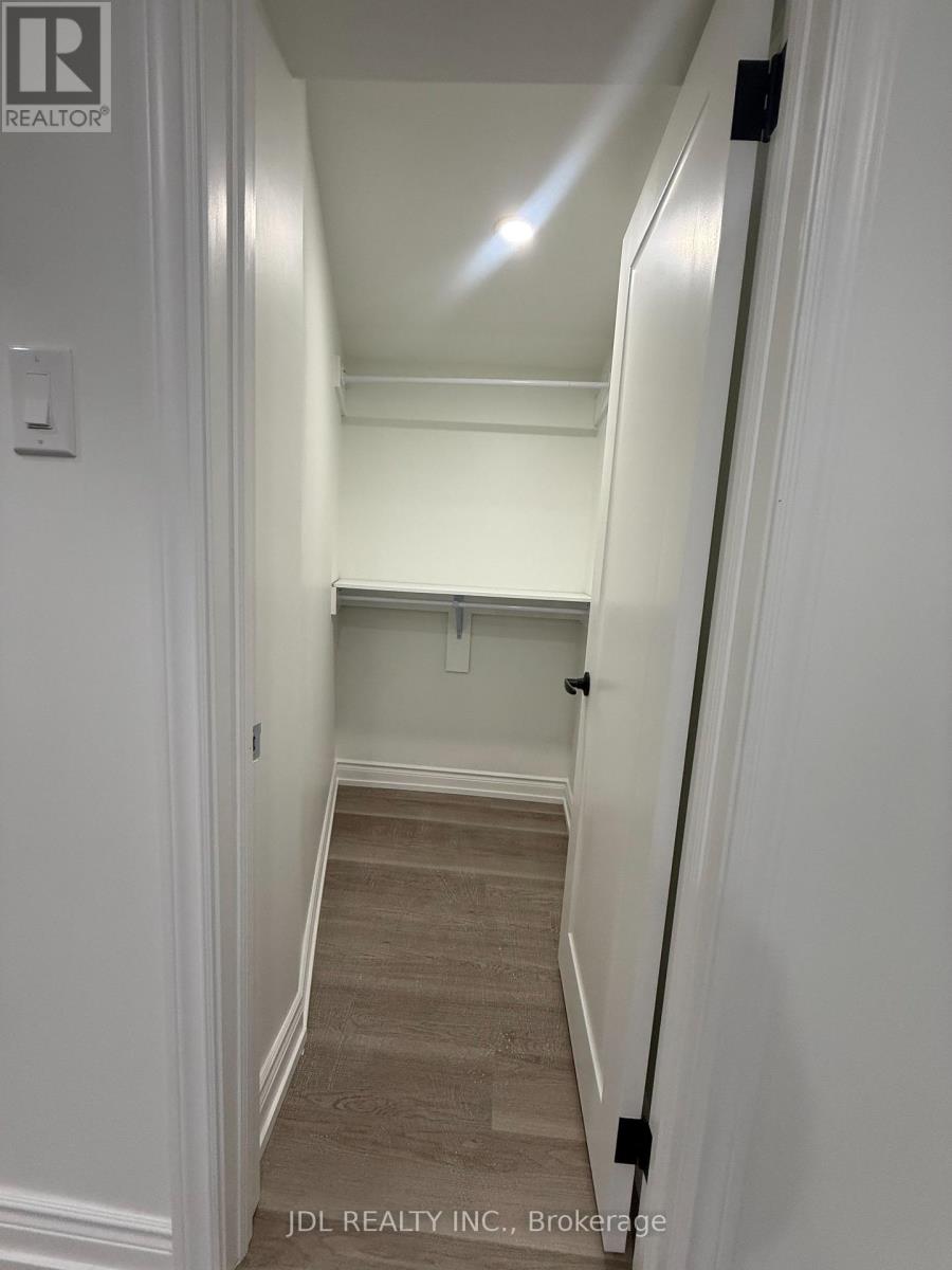 104 Bernard Avenue, Richmond Hill, Ontario  L4C 9Z5 - Photo 8 - N12877354