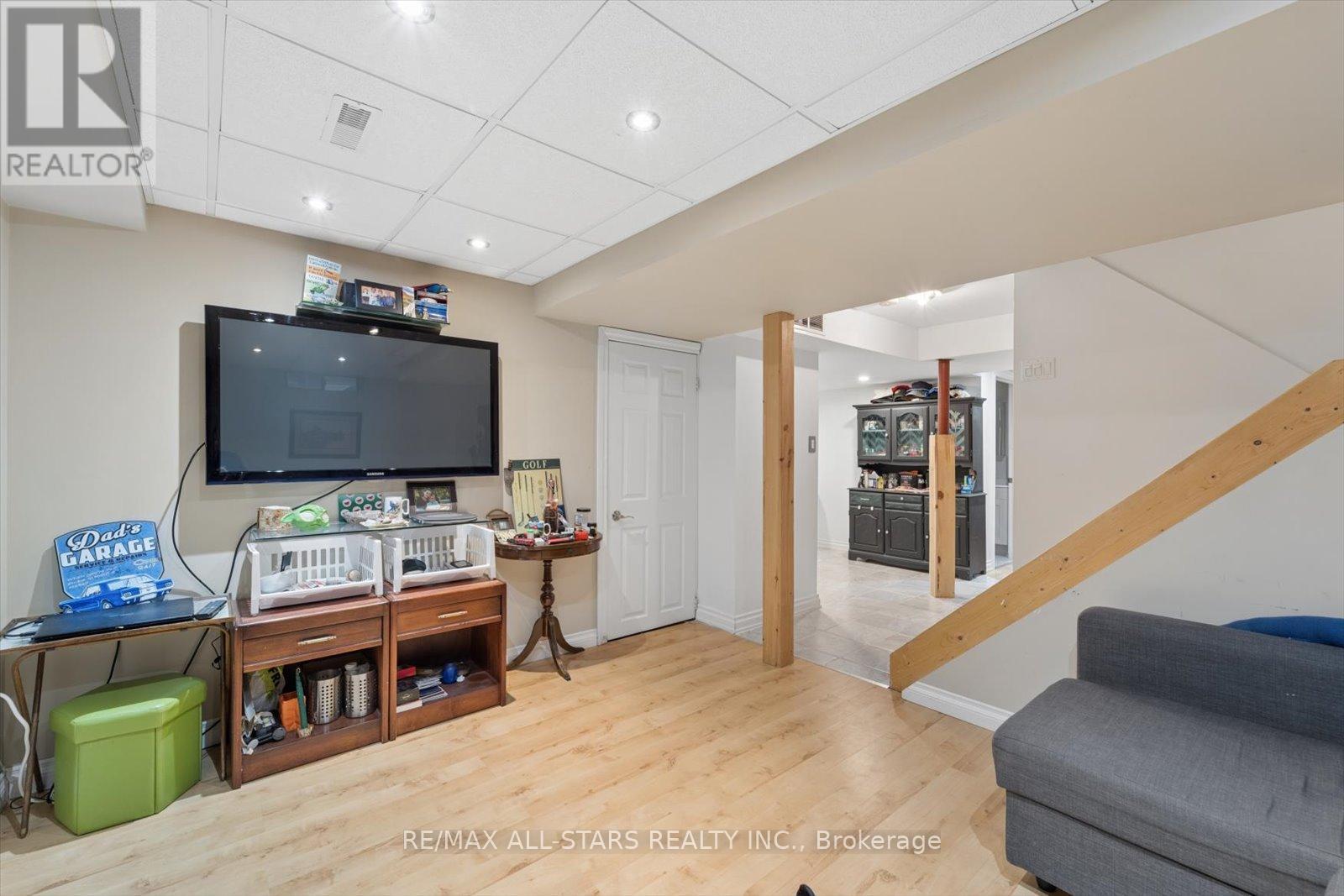 62 Reddenhurst Crescent, Georgina, Ontario  L4P 4G2 - Photo 28 - N12877386