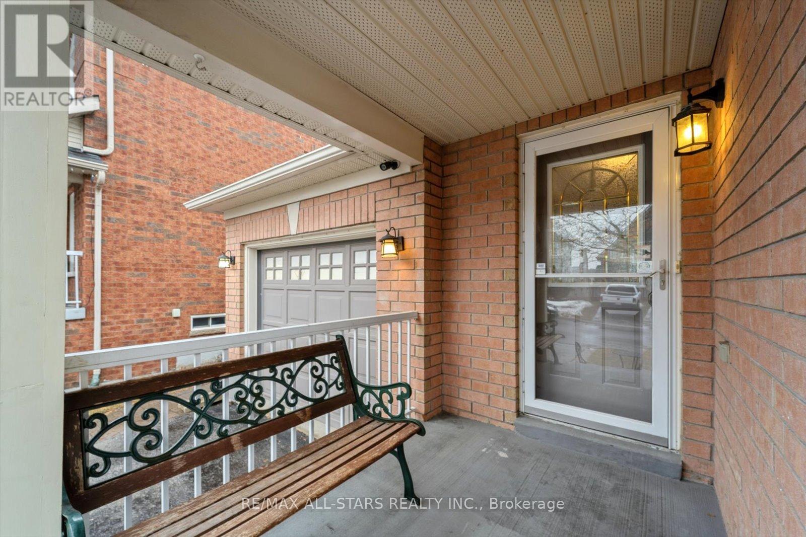 62 Reddenhurst Crescent, Georgina, Ontario  L4P 4G2 - Photo 4 - N12877386