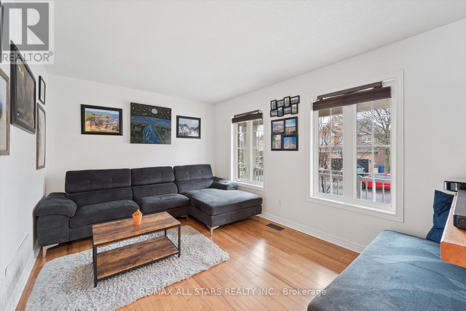 62 Reddenhurst Crescent, Georgina, Ontario  L4P 4G2 - Photo 7 - N12877386