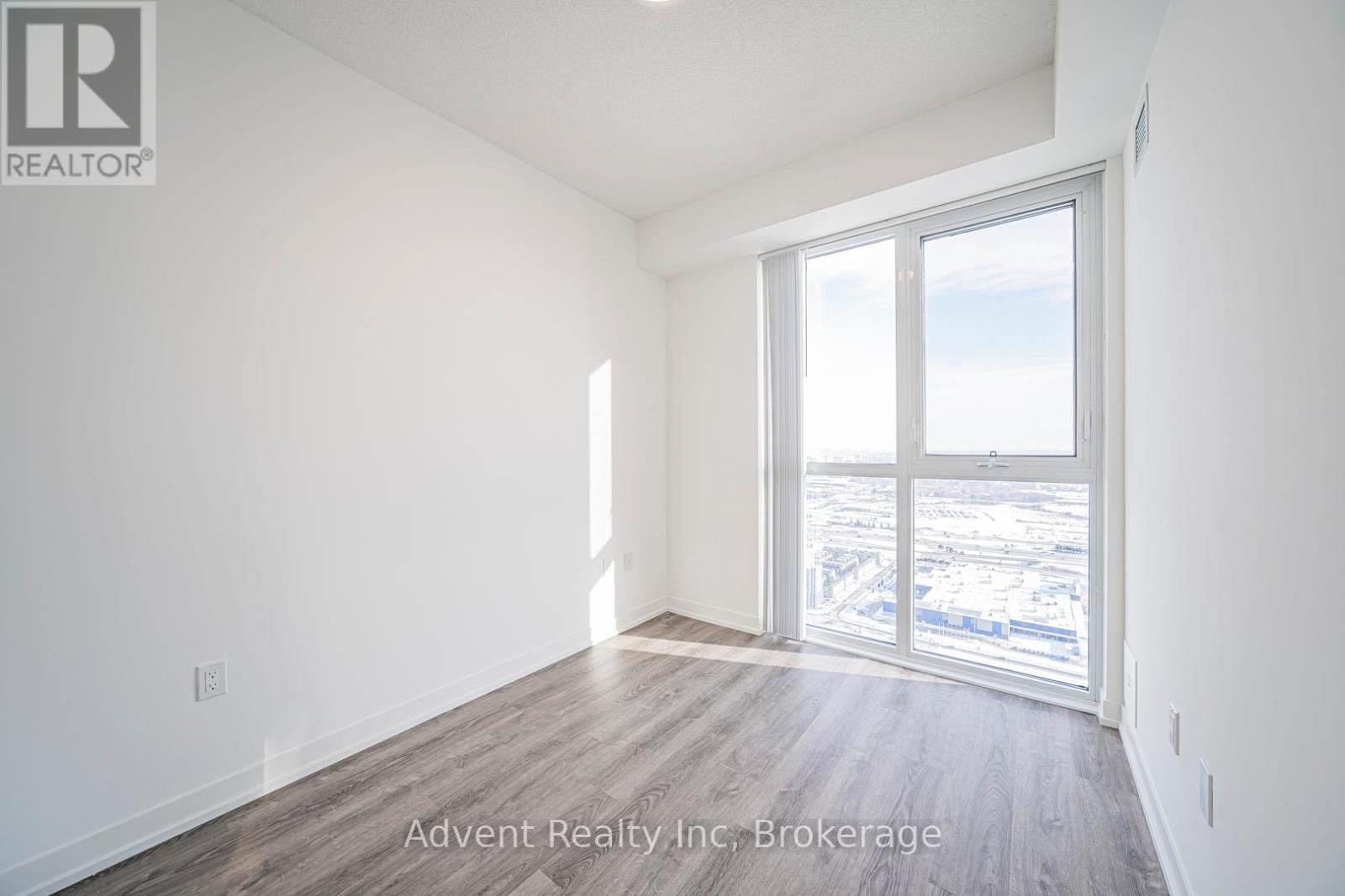 5512 - 8 Interchange Way, Vaughan, Ontario  L4K 0R2 - Photo 10 - N12877408