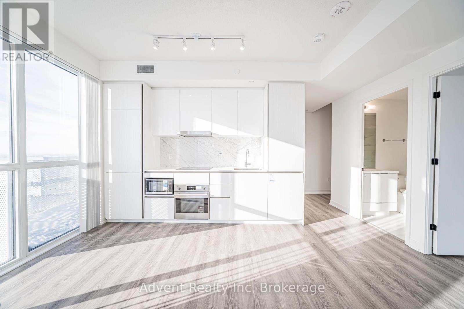 5512 - 8 Interchange Way, Vaughan, Ontario  L4K 0R2 - Photo 5 - N12877408