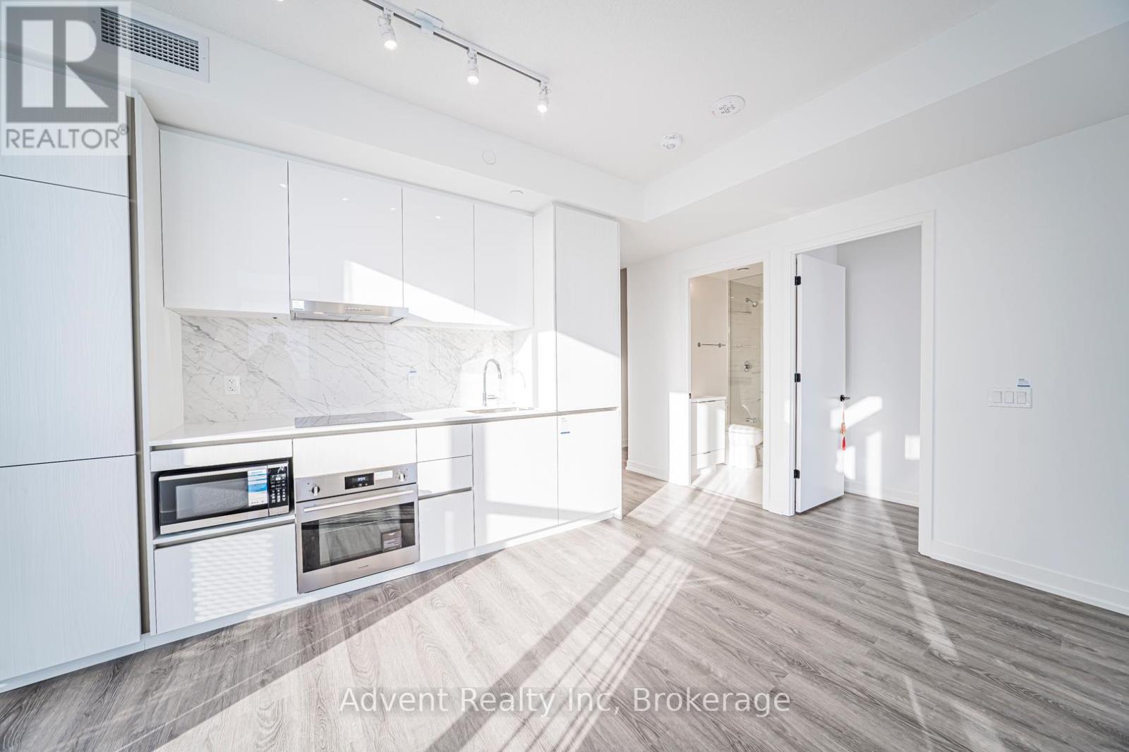 5512 - 8 Interchange Way, Vaughan, Ontario  L4K 0R2 - Photo 6 - N12877408