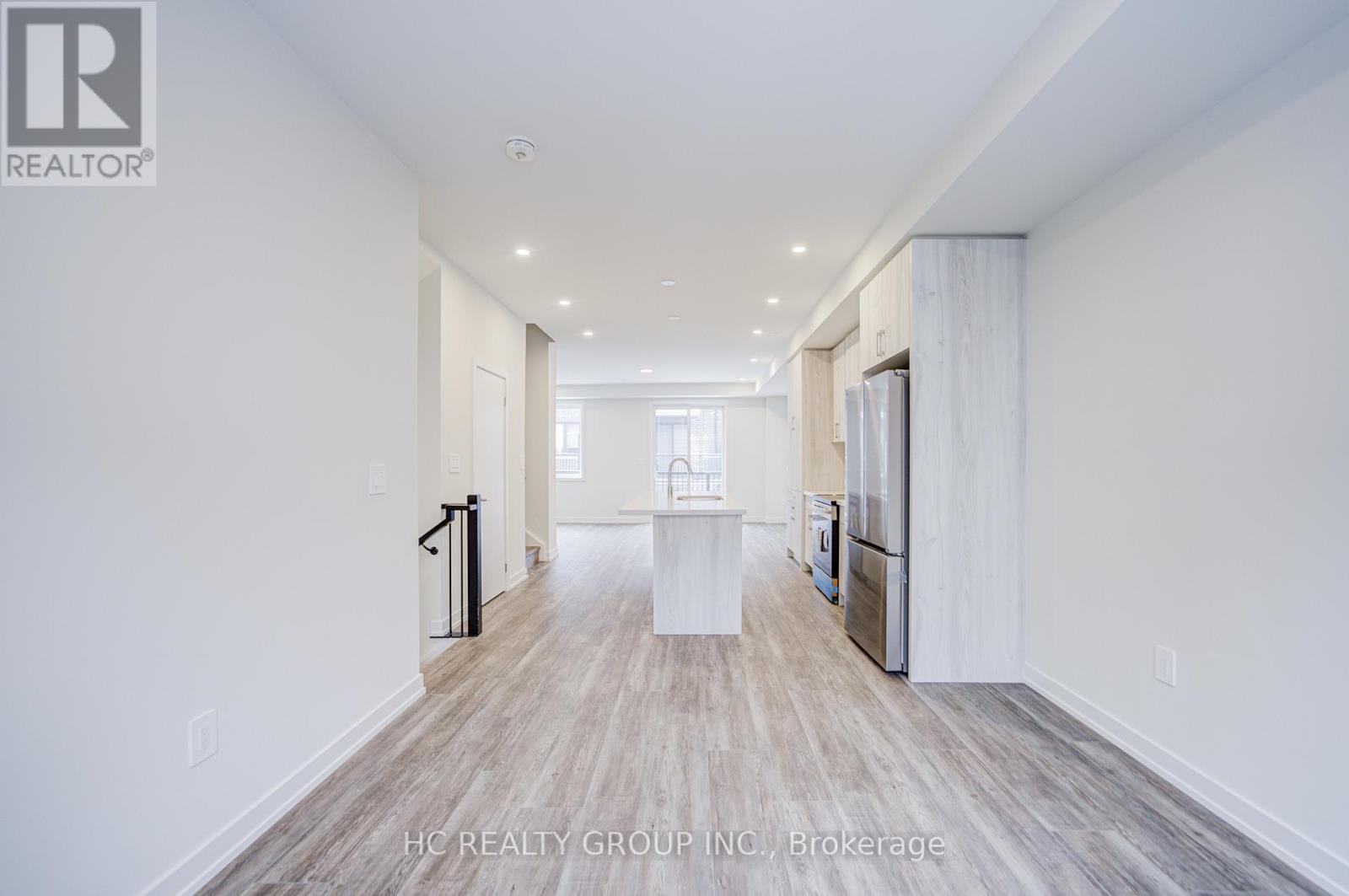 21 Mermot Lane, Richmond Hill, Ontario  L4B 0J5 - Photo 2 - N12877484