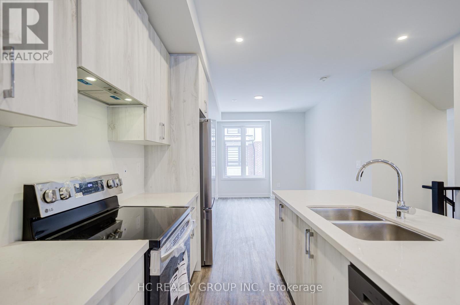 21 Mermot Lane, Richmond Hill, Ontario  L4B 0J5 - Photo 3 - N12877484